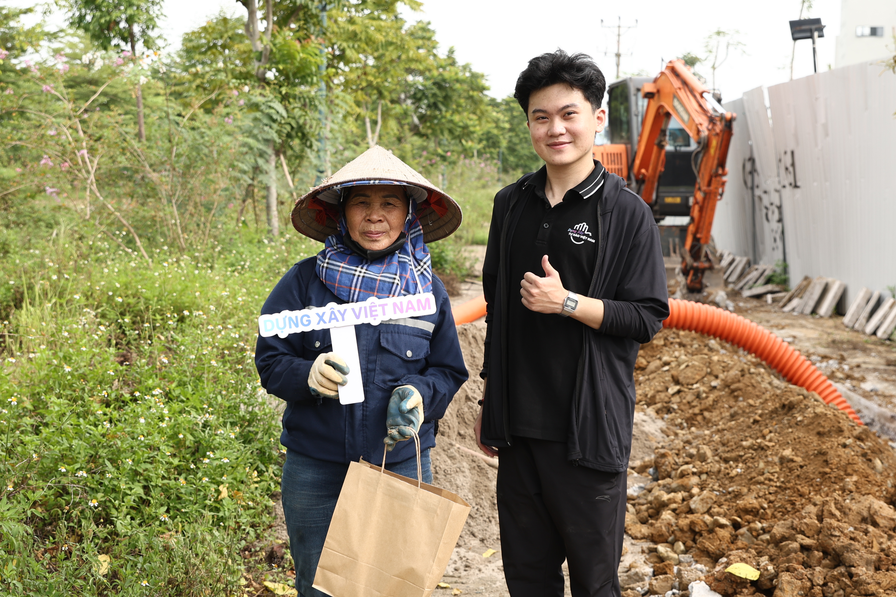Hậu trường truyền thông