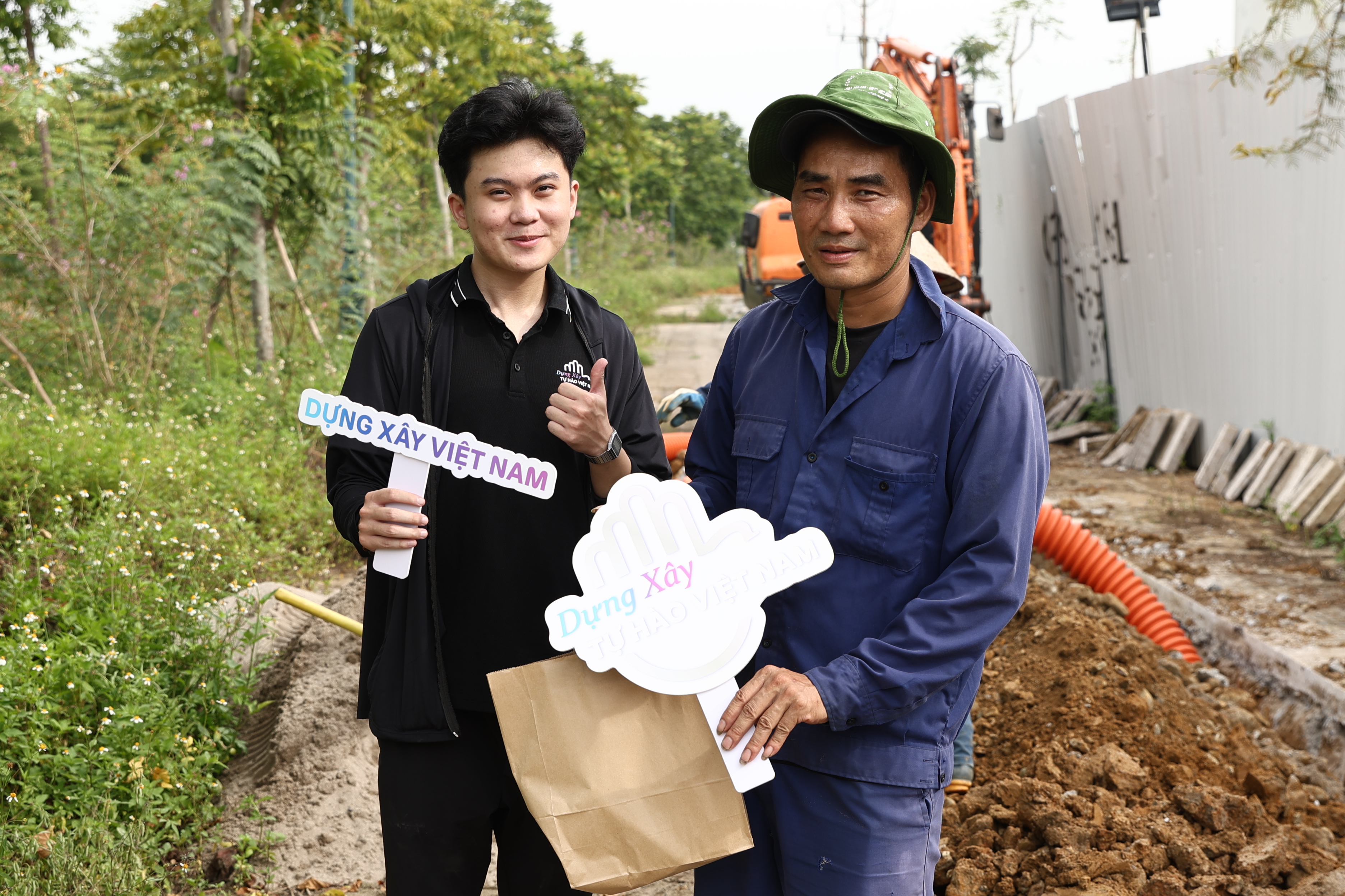 Hậu trường truyền thông