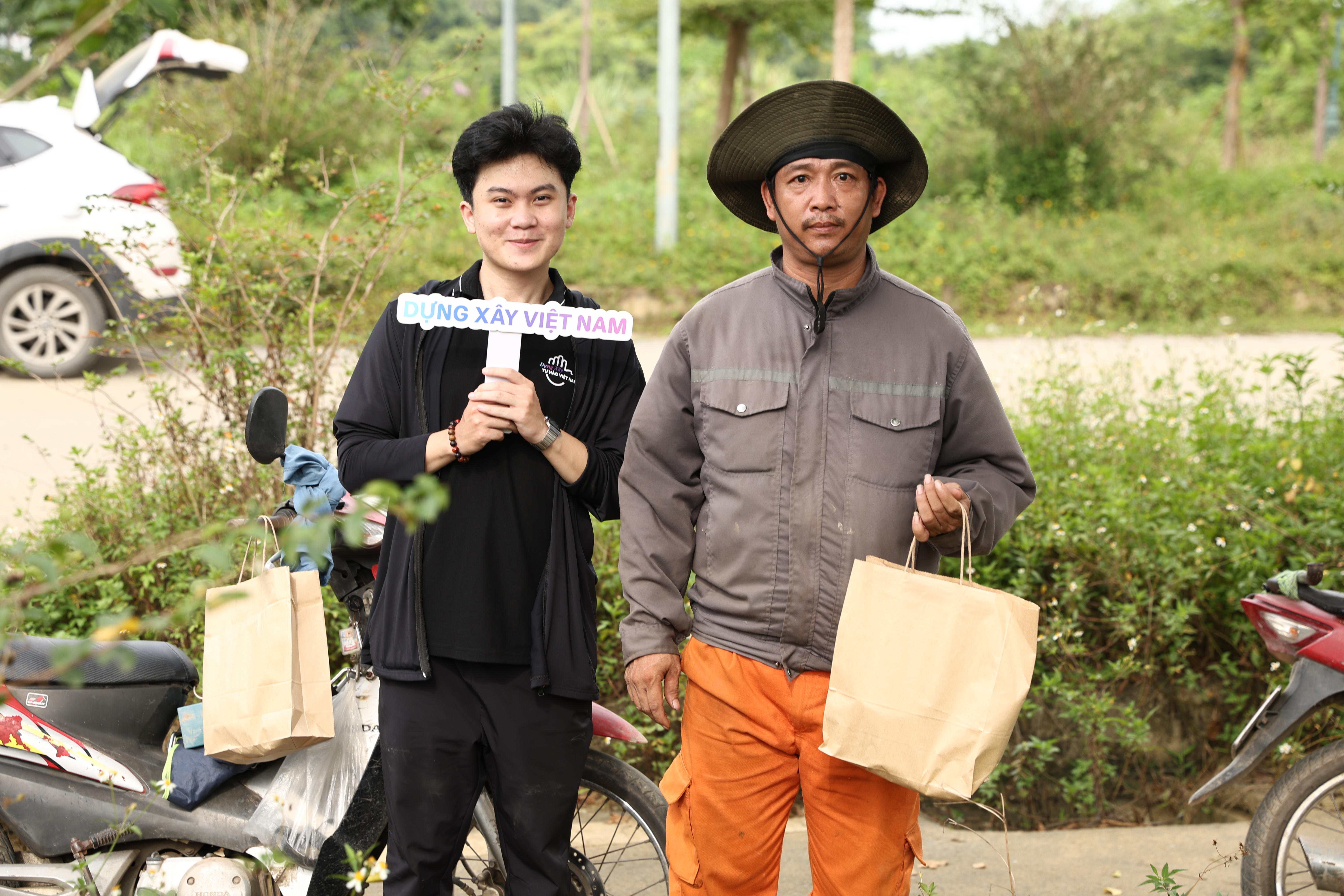 Hậu trường truyền thông