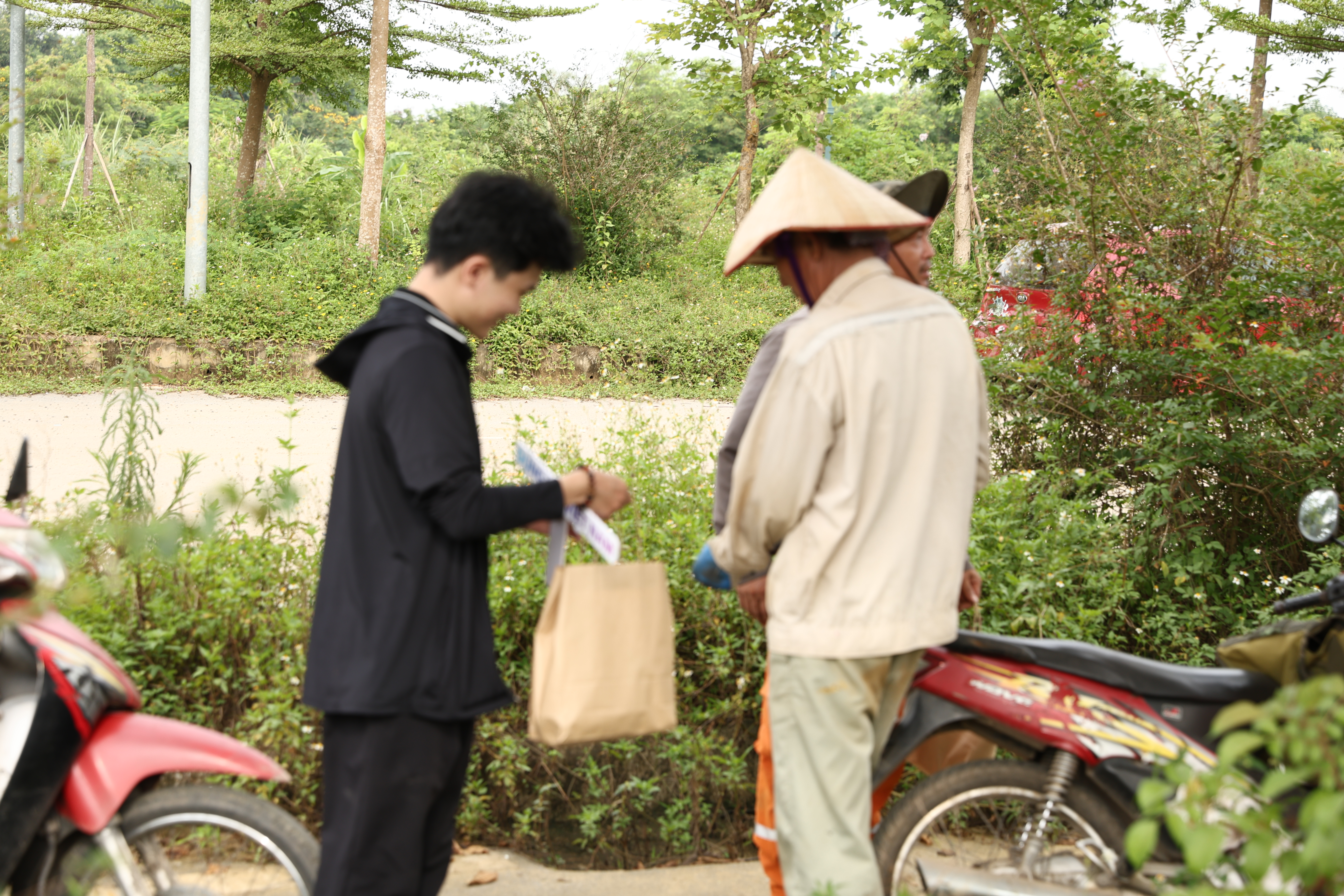 Hậu trường truyền thông