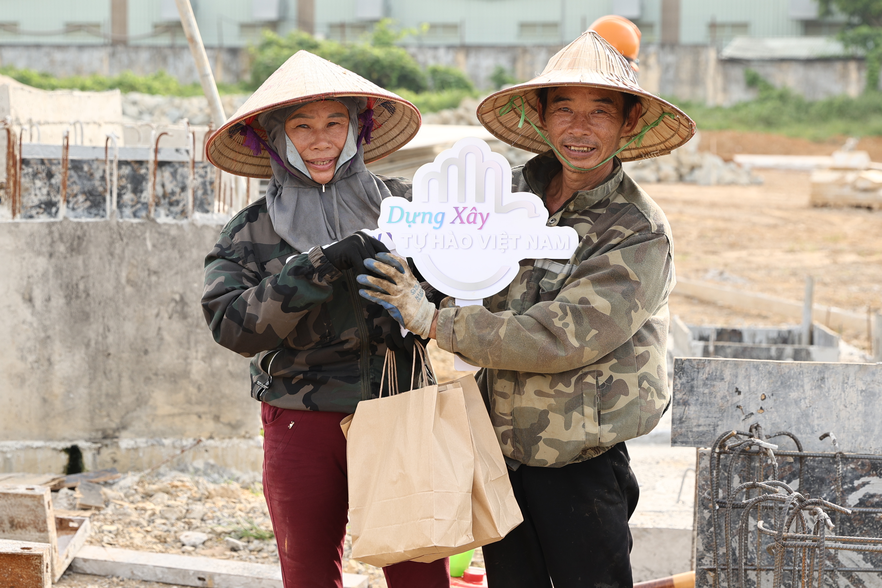 Hậu trường truyền thông